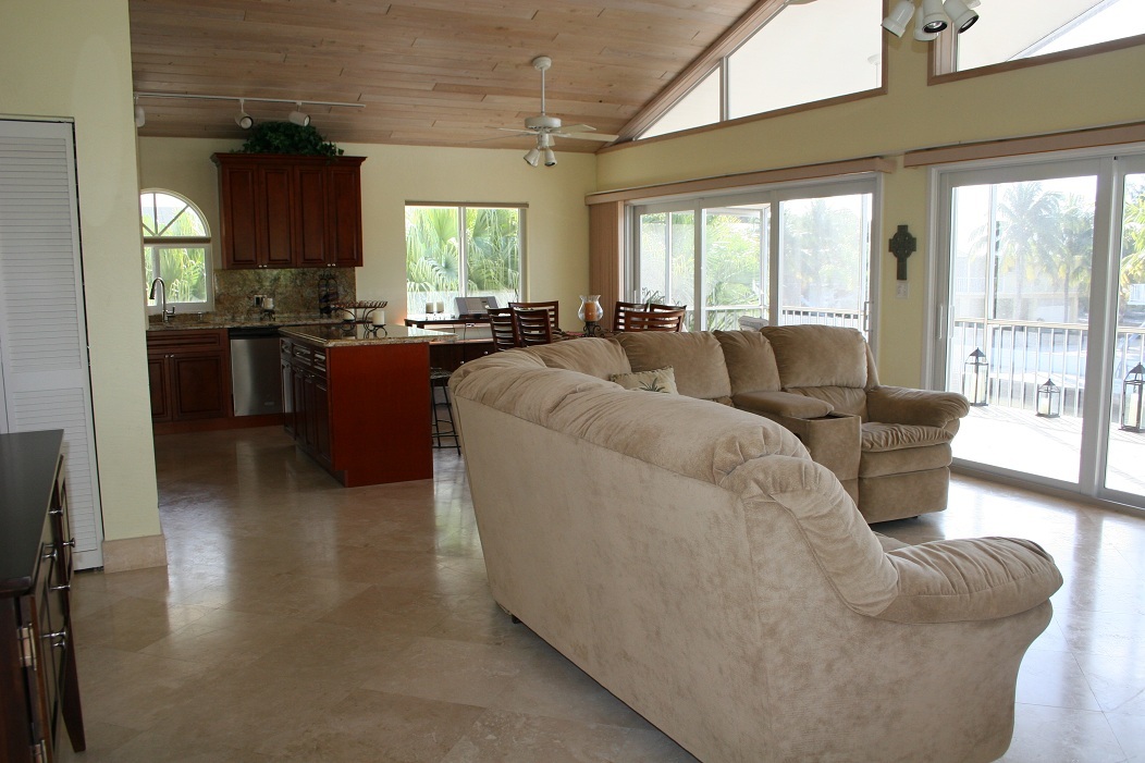119 Bluebird Road Tavernier, FL 33070 - Photo 11 of 31 Living and Kitchen