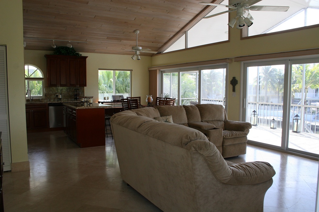 119 Bluebird Road Tavernier, FL 33070 - Photo 12 of 31 Living and Kitchen