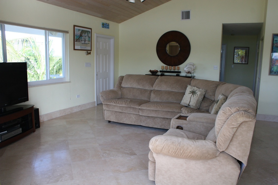 119 Bluebird Road Tavernier, FL 33070 - Photo 16 of 31 Living Room