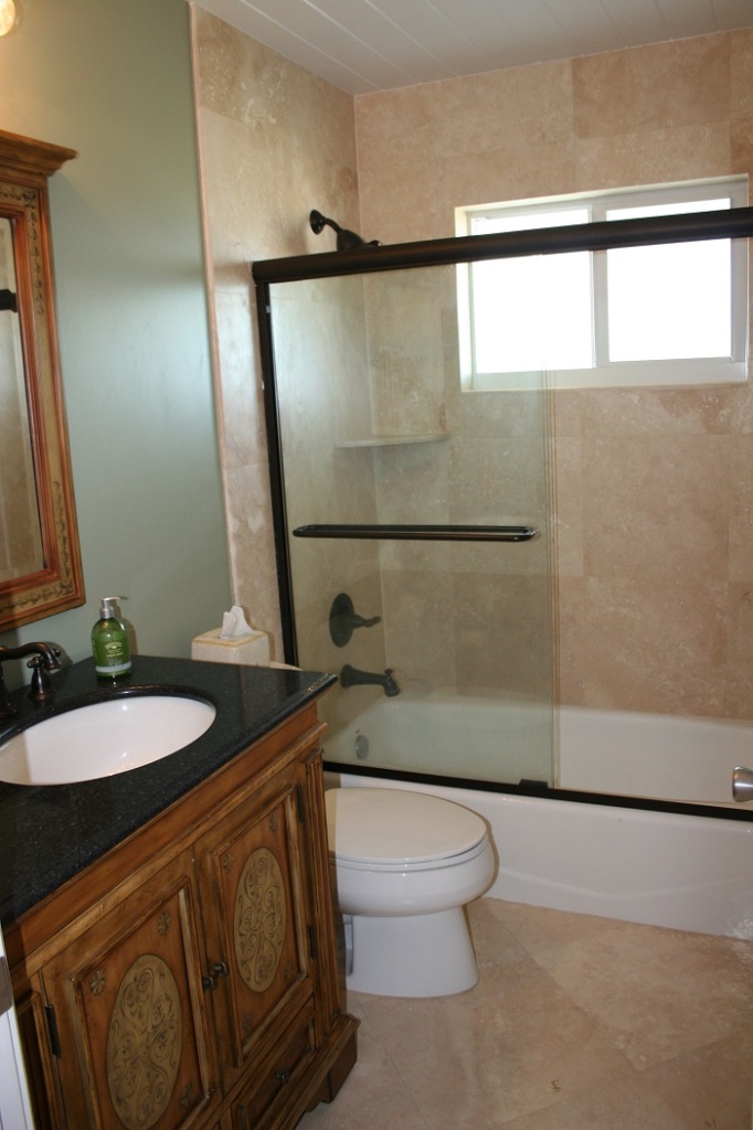 119 Bluebird Road Tavernier, FL 33070 - Photo 26 of 31 Guest Bathroom