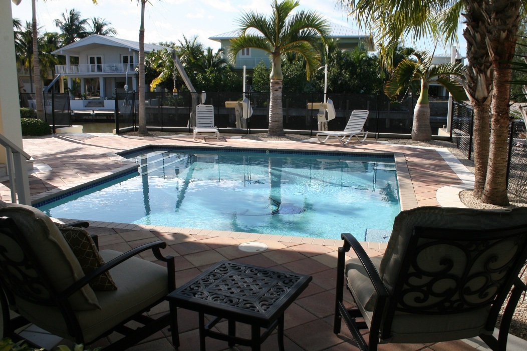 119 Bluebird Road Tavernier, FL 33070 - Photo 5 of 31 Pool and yard