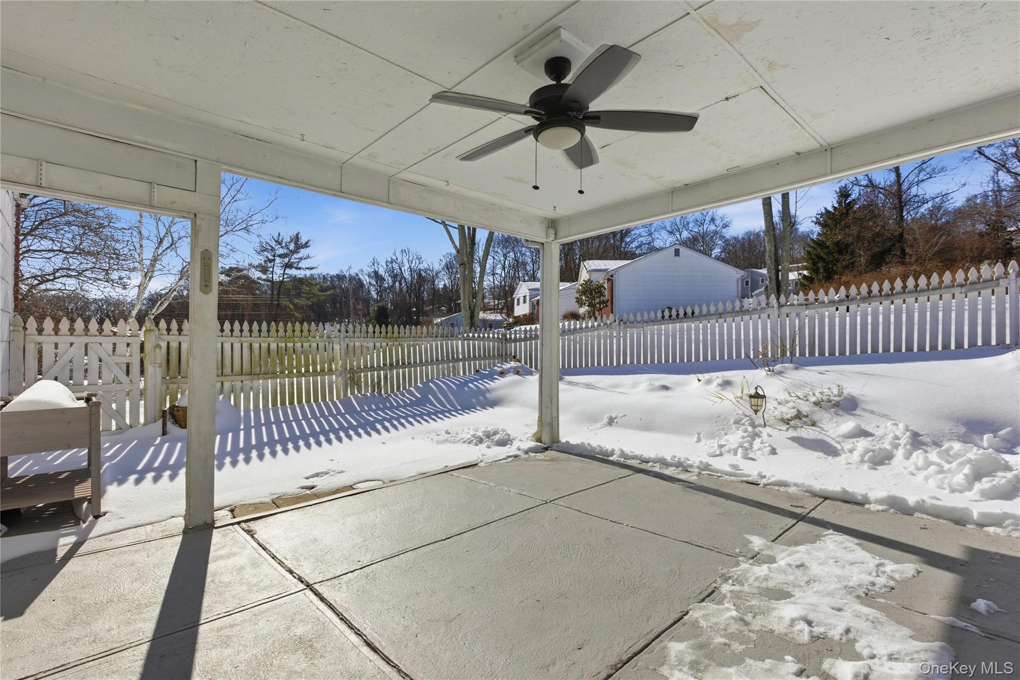 21 Lynwood Road Cortlandt Manor, NY 10567 - Photo 34 of 40 a view of a livingroom