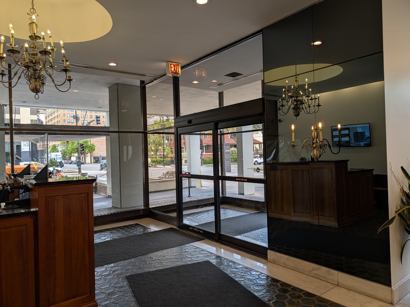 6171 North Sheridan Road, Unit 1408 Chicago, IL 60660 - Photo 2 of 23
