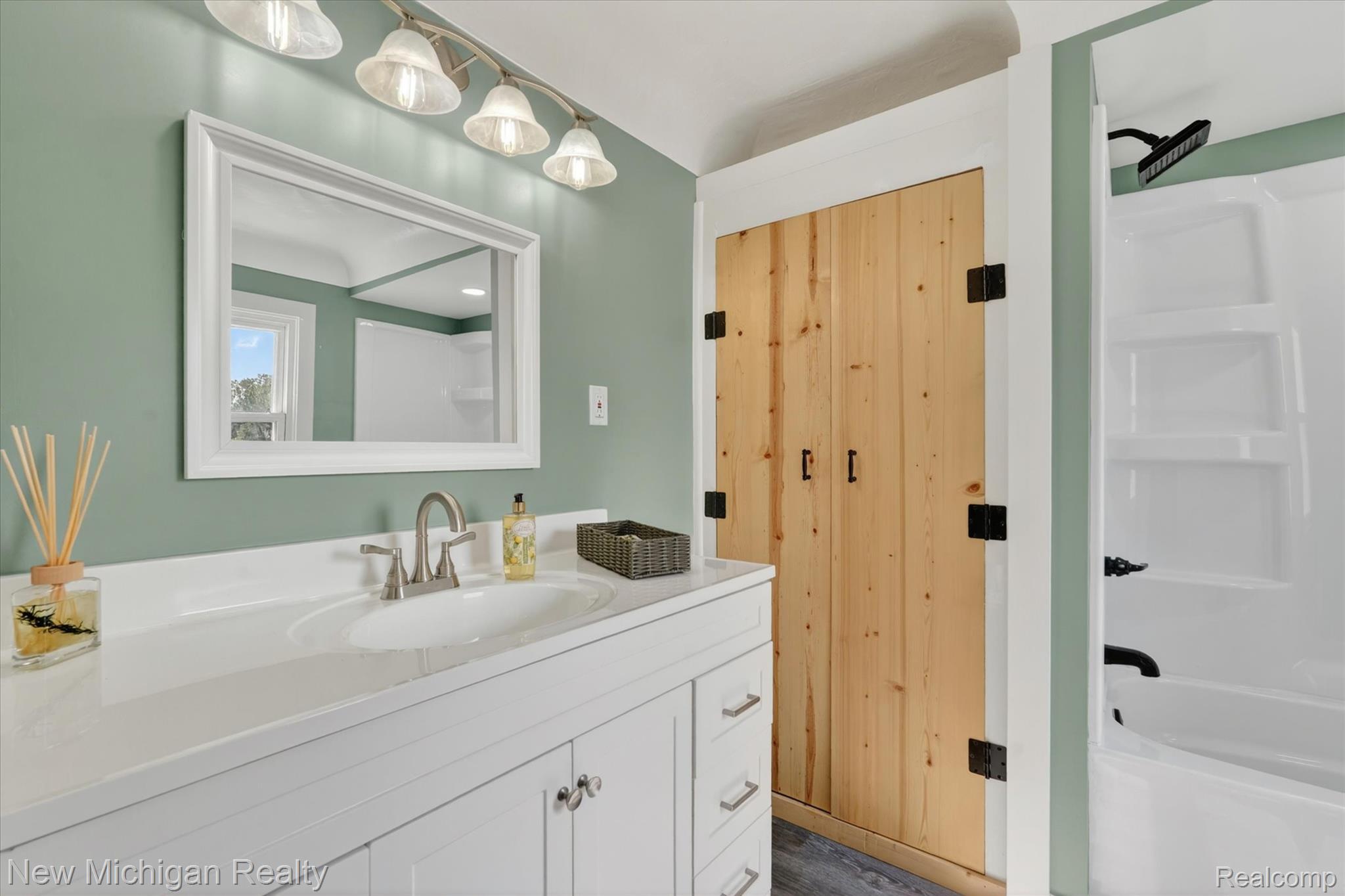 11374 Lahring Road Gaines, MI 48436 - Photo 21 of 66 Main Full Bath View 1