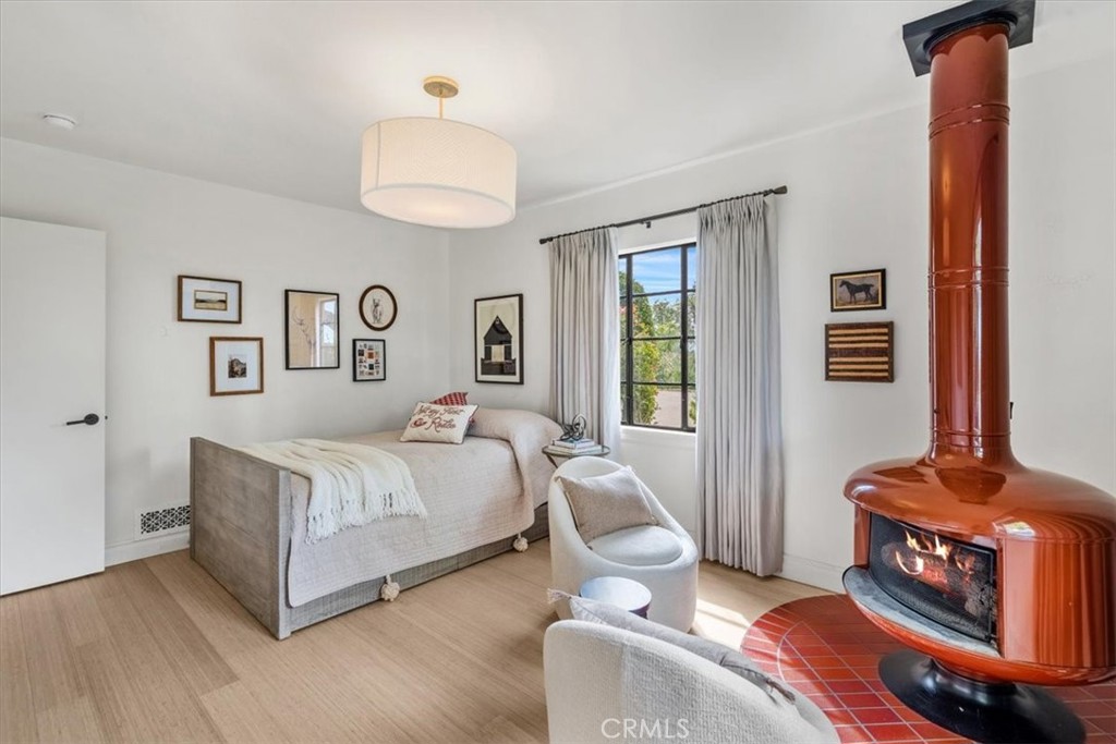 19 Wideloop Road Rolling Hills, CA 90274 - Photo 22 of 35 a spacious bedroom with a bed and a window