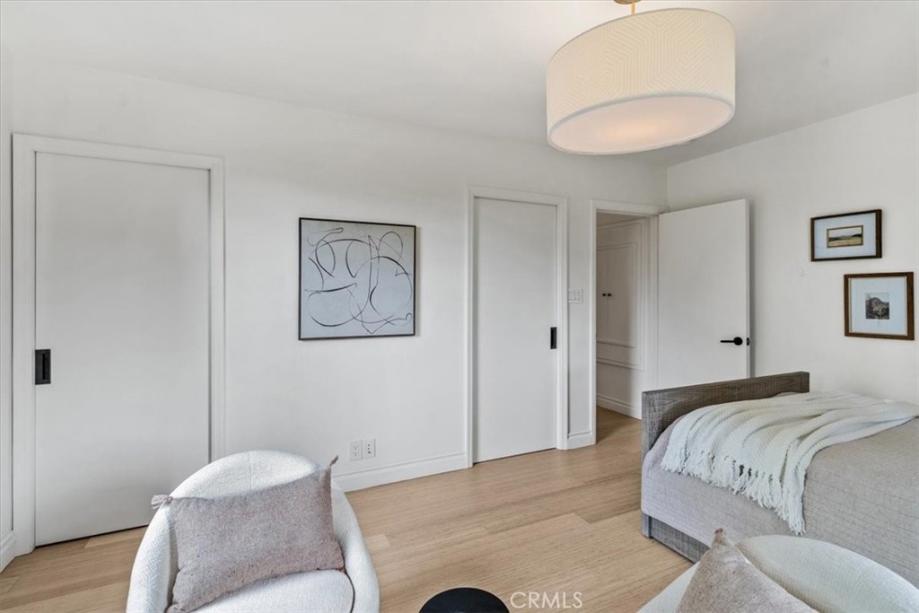 19 Wideloop Road Rolling Hills, CA 90274 - Photo 28 of 35 a bedroom with a bed and a couch