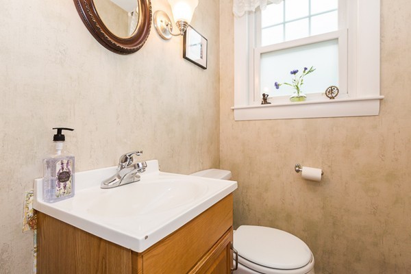22 Inverness Road Arlington, MA 02476 - Photo 12 of 30 Gallery Image 12