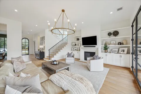 $1,799,000 | 1315 Gardenia Drive, Houston, TX 77018