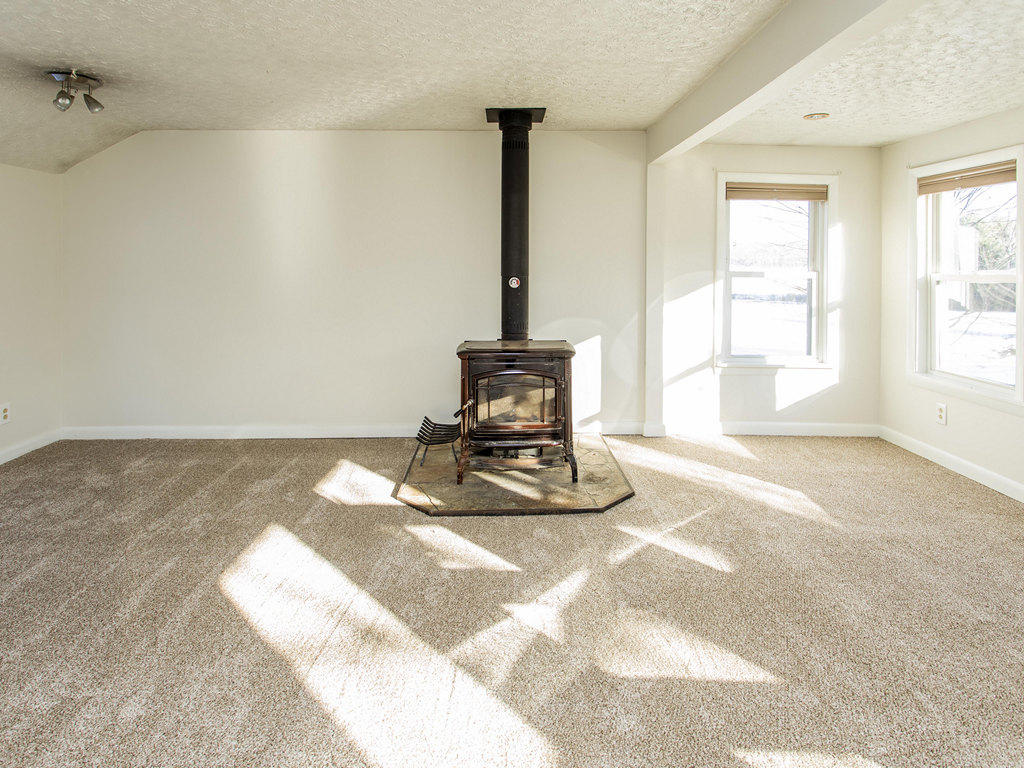 320 Hotel Road Auburn, ME 04210 - Photo 12 of 38 Living Room
