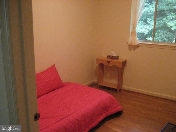 5503 Callander Drive Springfield, VA 22151 - Photo 10 of 28 a bedroom with a bed and a window
