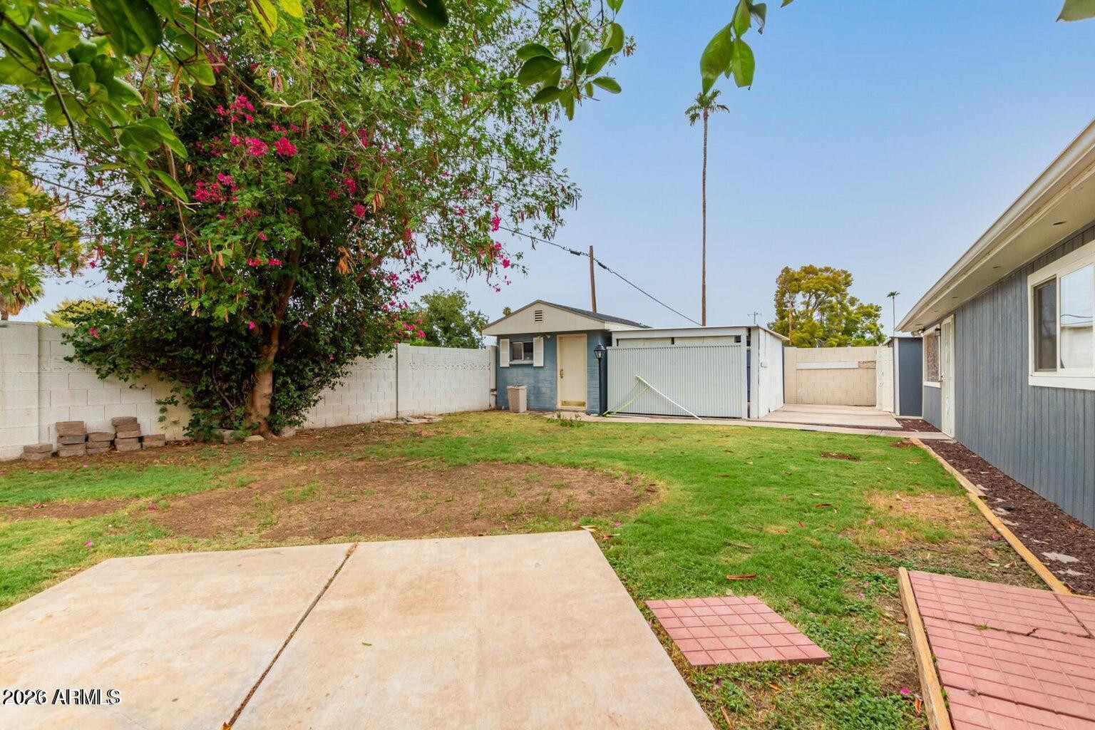 7340 North 7th Avenue Phoenix, AZ 85021 - Photo 31 of 37 a house view with a garden space