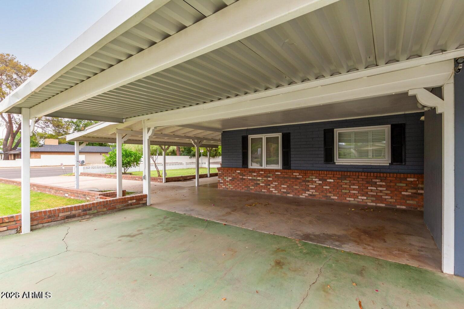 7340 North 7th Avenue Phoenix, AZ 85021 - Photo 36 of 37 a view of a porch