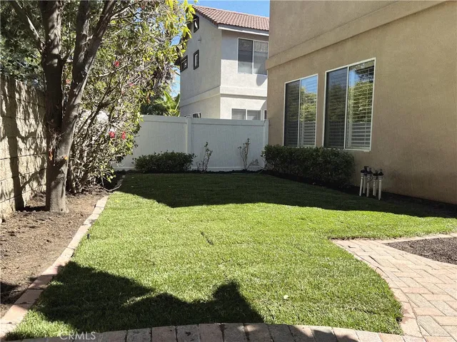 a view of back yard of the house