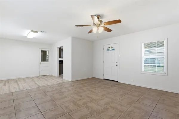 $1,300 | 3206 Hodges Street, Lake Charles, LA 70601