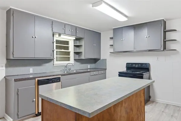 $1,300 | 3206 Hodges Street, Lake Charles, LA 70601