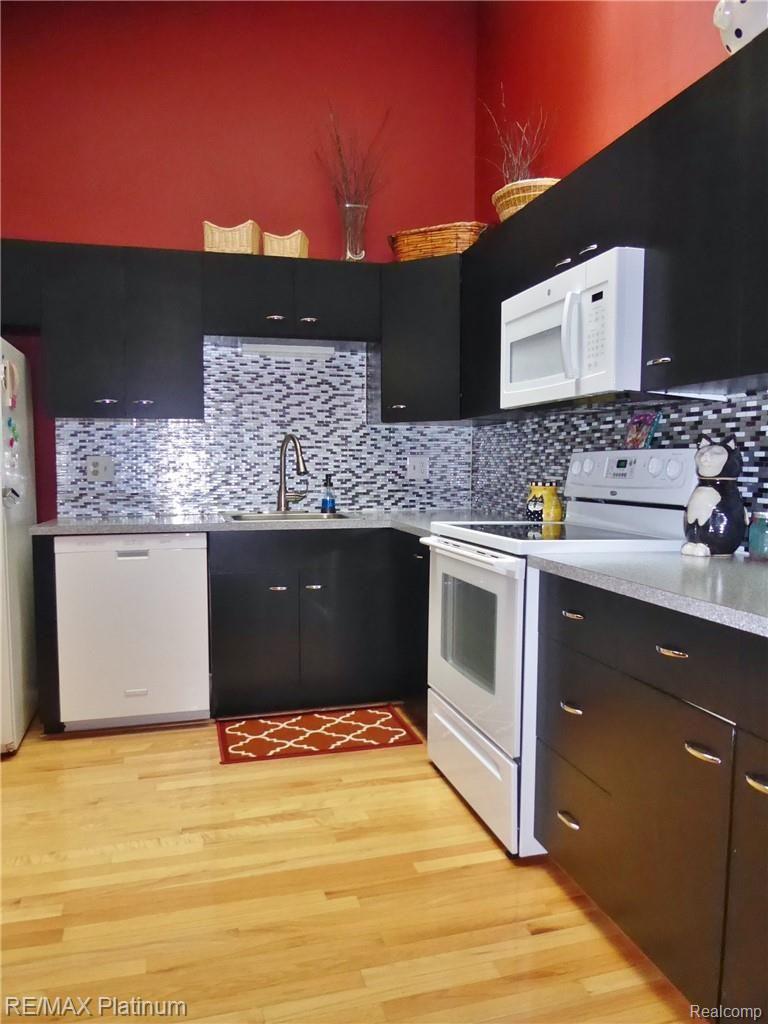 7239 Westchester Road West Bloomfield, MI 48322 - Photo 6 of 20 Kitchen