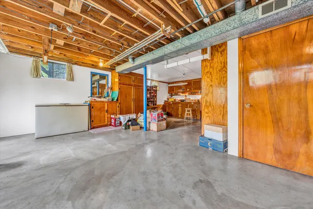 a view of livingroom with furniture