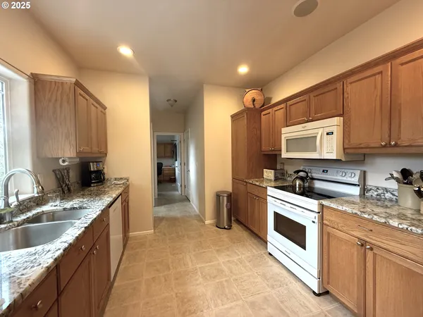 $669,000 | 4447 Melrose Road, Roseburg, OR 97471