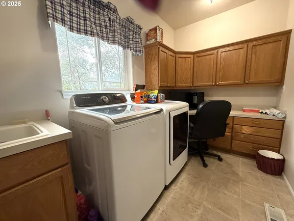 $669,000 | 4447 Melrose Road, Roseburg, OR 97471