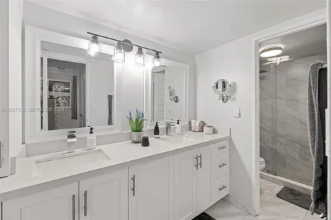 $535,000 | 5001 Collins Avenue, Unit 1E, Miami Beach, FL 33140
