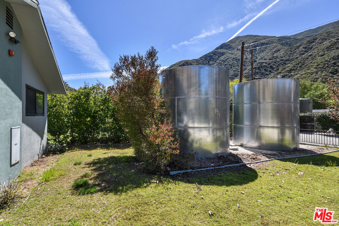 2447 Stonyvale Road Tujunga, CA 91042 - Photo 27 of 33 a view of a backyard with plants