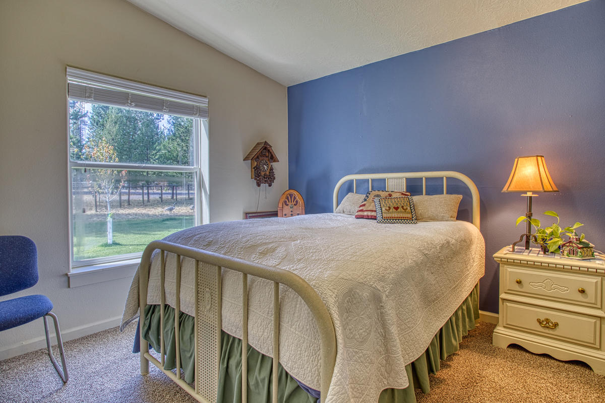 55915 Blue Eagle Road Bend, OR 97707 - Photo 25 of 31 Bedroom 2