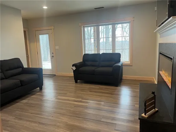 $720,500 | 7930 Eagle Bay Drive, Stover, MO 65078