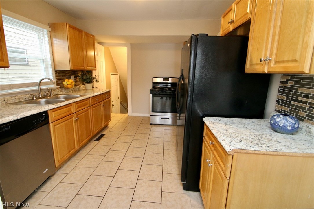 1139 Plainfield Road Cleveland, OH 44121 - Photo 18 of 34 Gallery Image 18