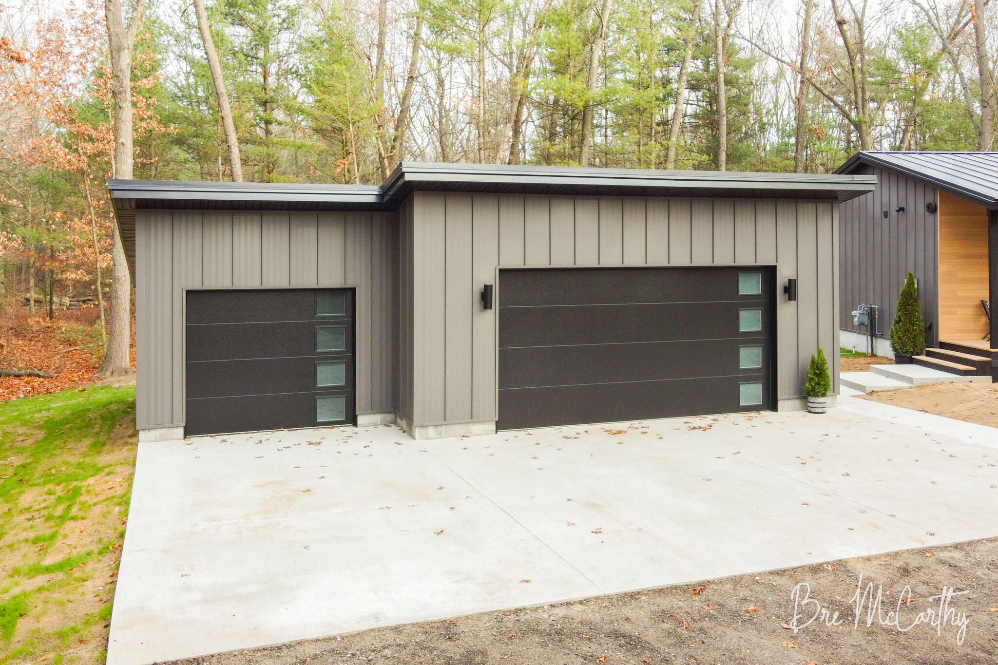 928 East River Road Muskegon, MI 49445 - Photo 8 of 62 Exterior - Garage