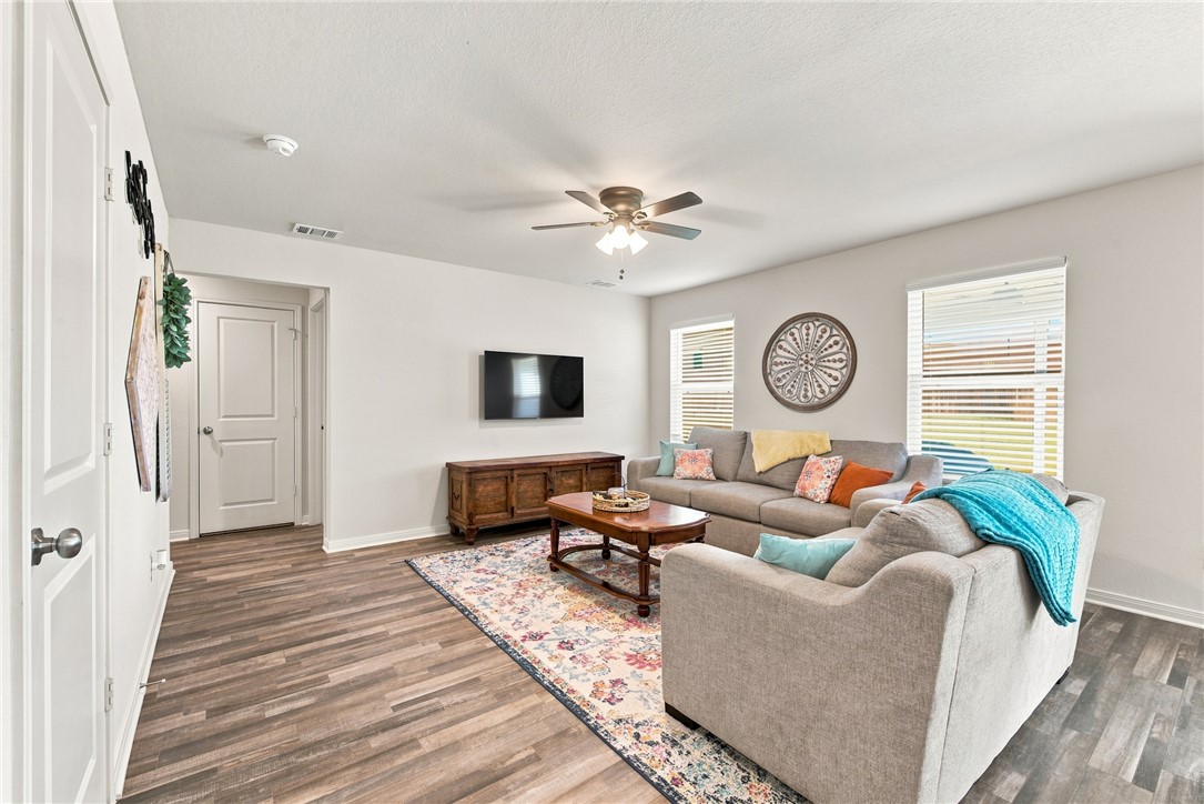 6001 Crest Bridge Bryan, TX 77807 - Photo 7 of 25 Gallery Image 7