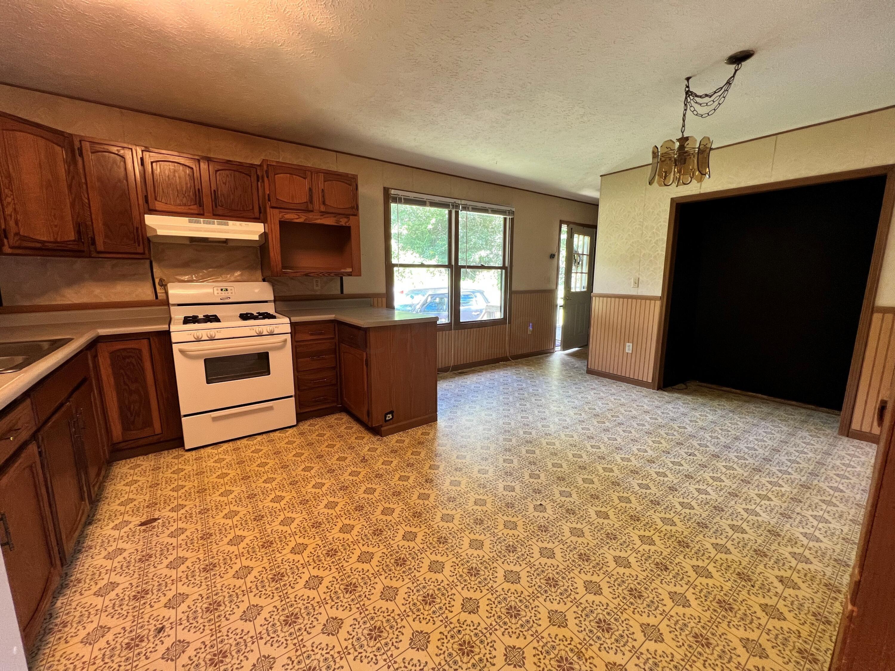 36312 Lime Bank Road Logan, OH 43138 - Photo 11 of 39 Kitchen and dining area
