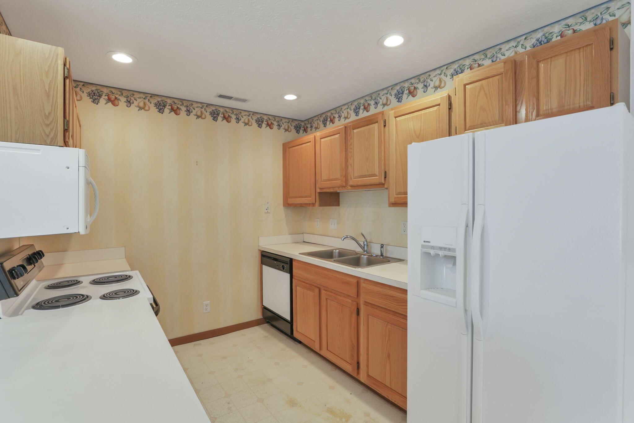 265 Goose Pond Road, Unit B Newark, OH 43055 - Photo 15 of 37 Kitchen