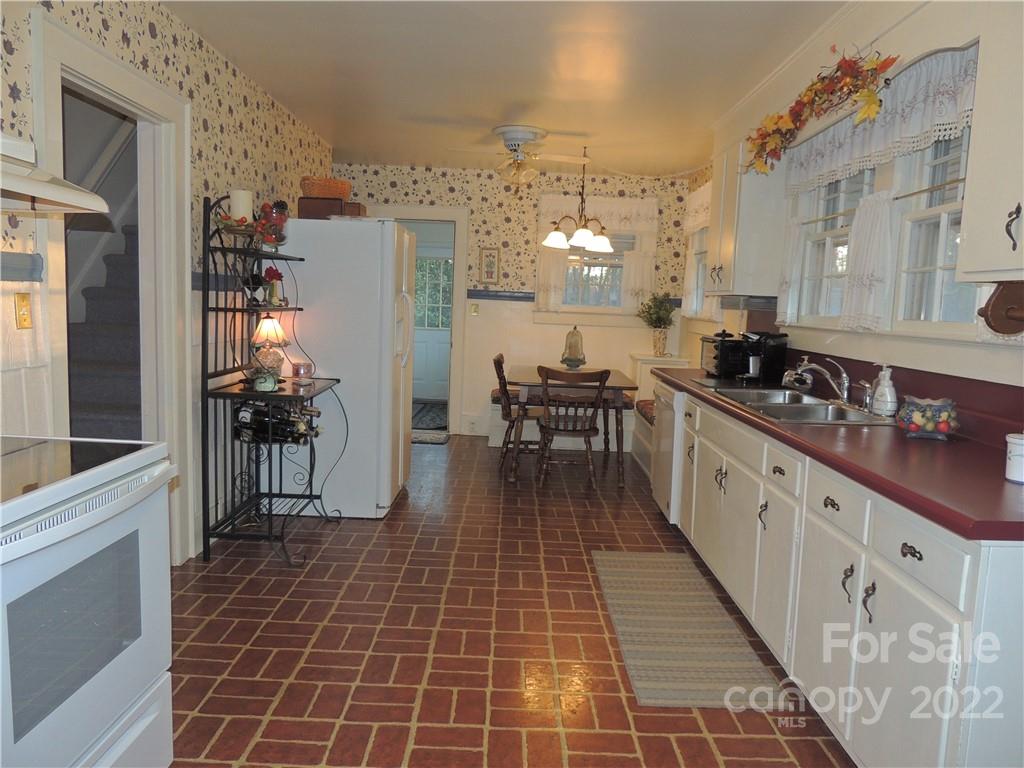 209 West Mountain Street Rutherfordton, NC 28139 - Photo 9 of 31 Gallery Image 9