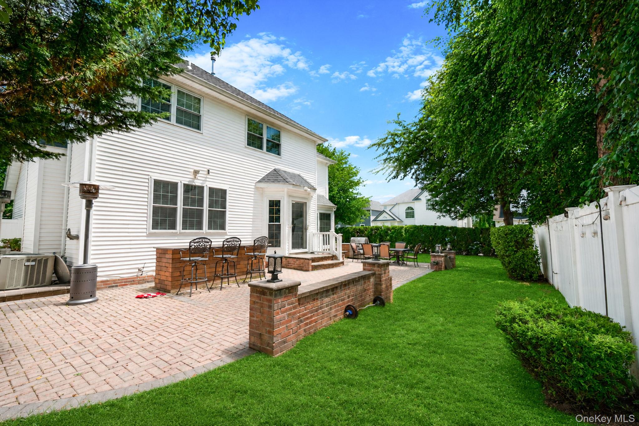 101 Raspberry Court Melville, NY 11747 - Photo 3 of 44