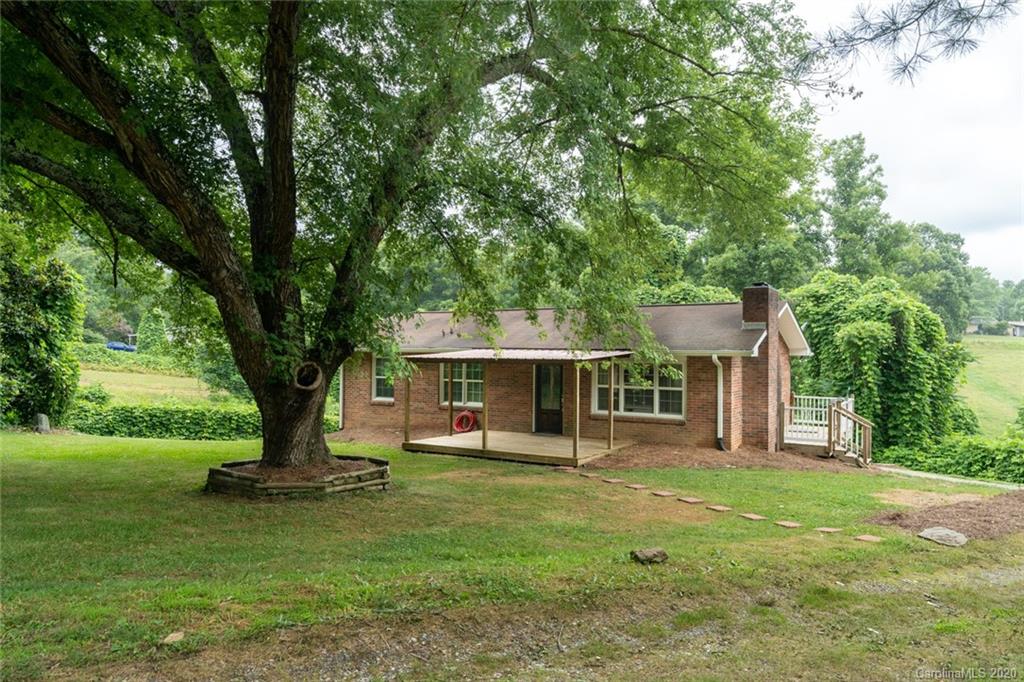 537 Souther Road Fletcher, NC 28732 - Photo 3 of 31 a front view of a house with a yard