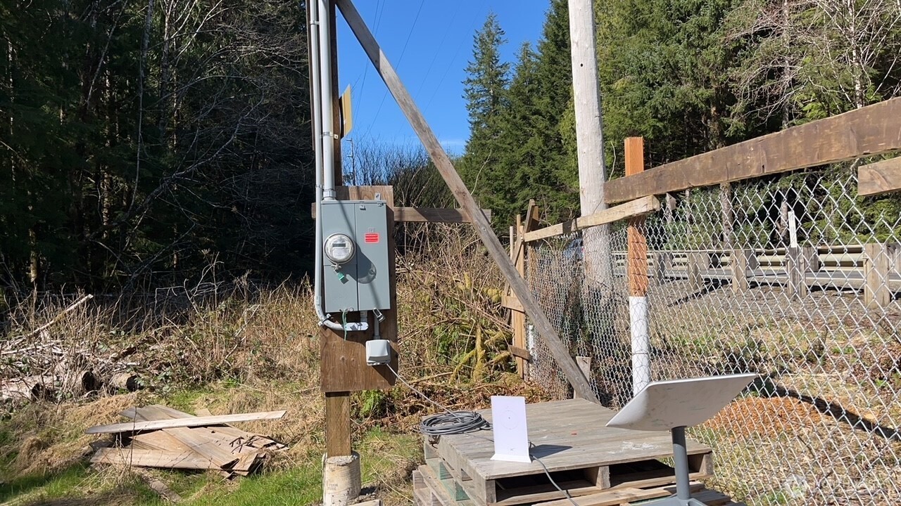 155 Ocean Beach Road Hoquiam, WA 98550 - Photo 14 of 21 a view of balcony with wooden floor and fence