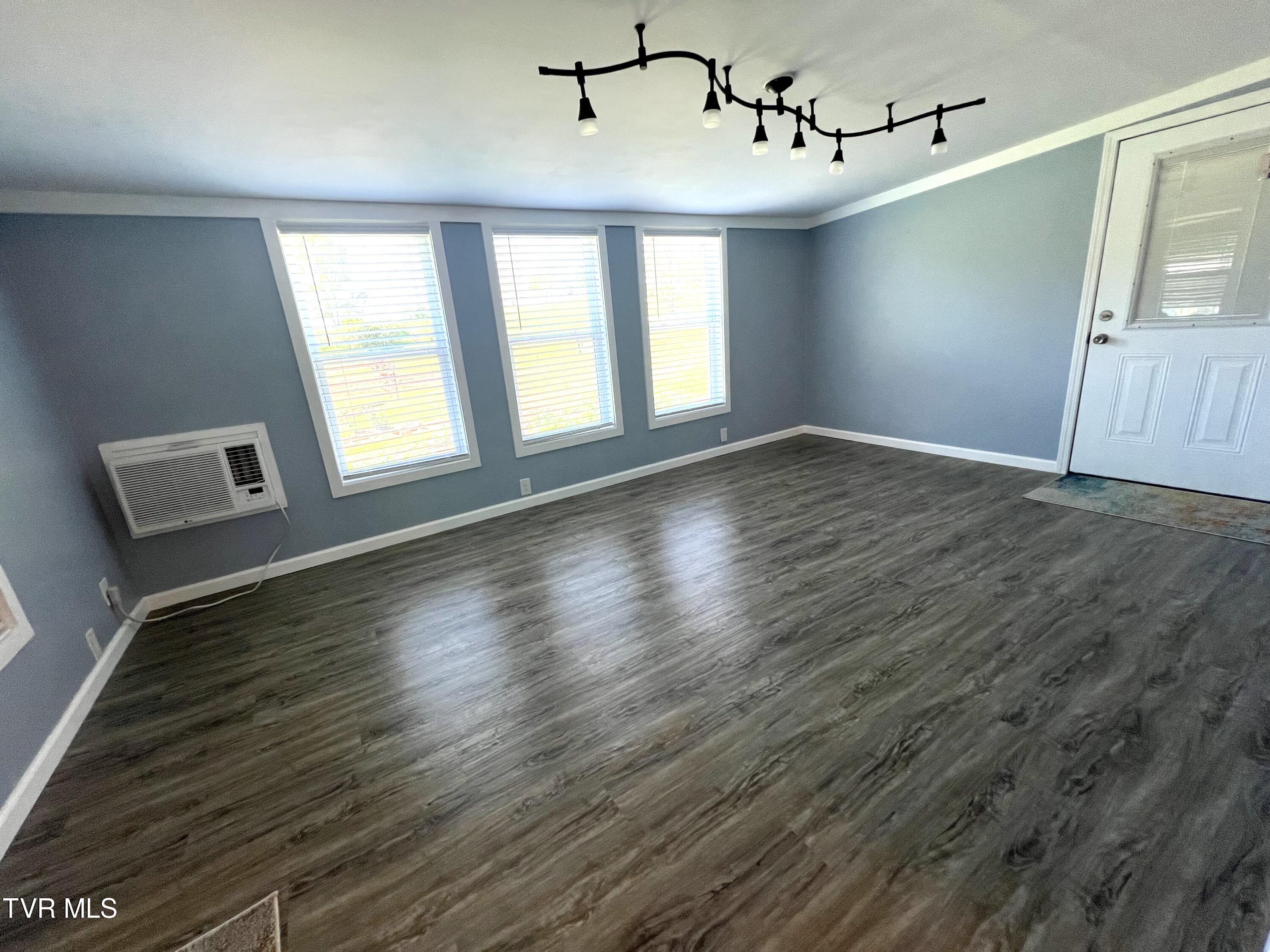 145 East Allens Bridge Road Greeneville, TN 37743 - Photo 9 of 63 IMG_6505