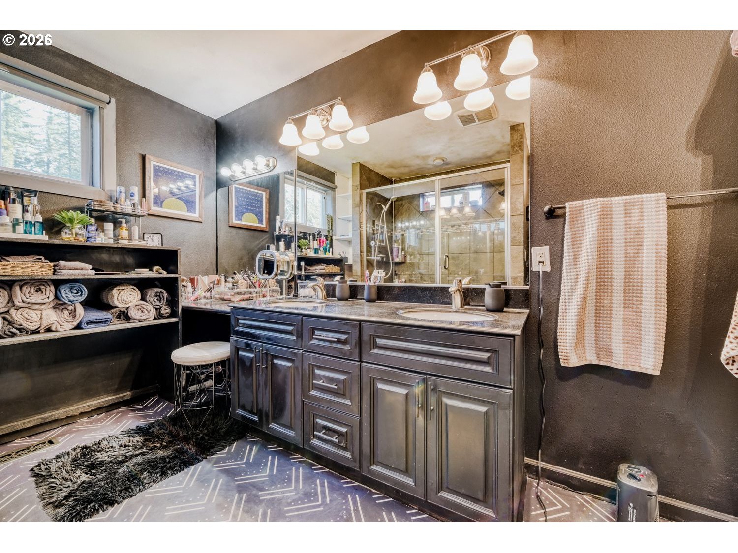 4667 Exeter Street West Linn, OR 97068 - Photo 14 of 31 Attached Bathroom #1