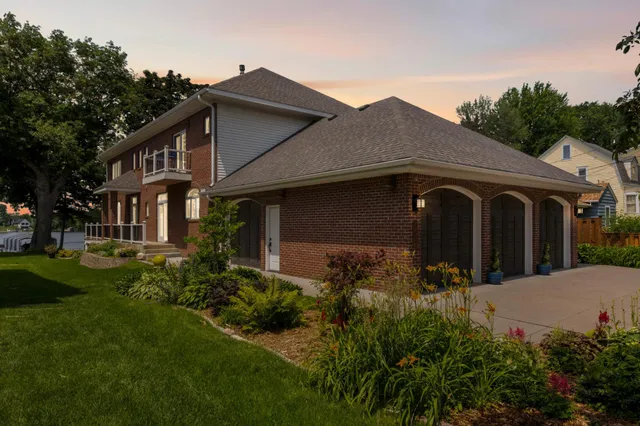 $2,795,000 | 3890 Sunset Drive, Spring Park, MN 55384