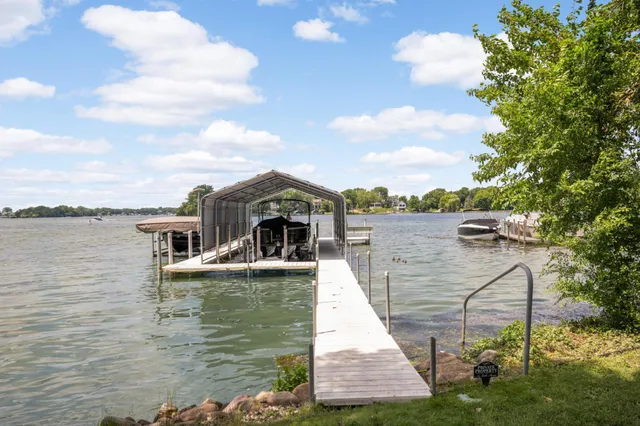 $2,795,000 | 3890 Sunset Drive, Spring Park, MN 55384