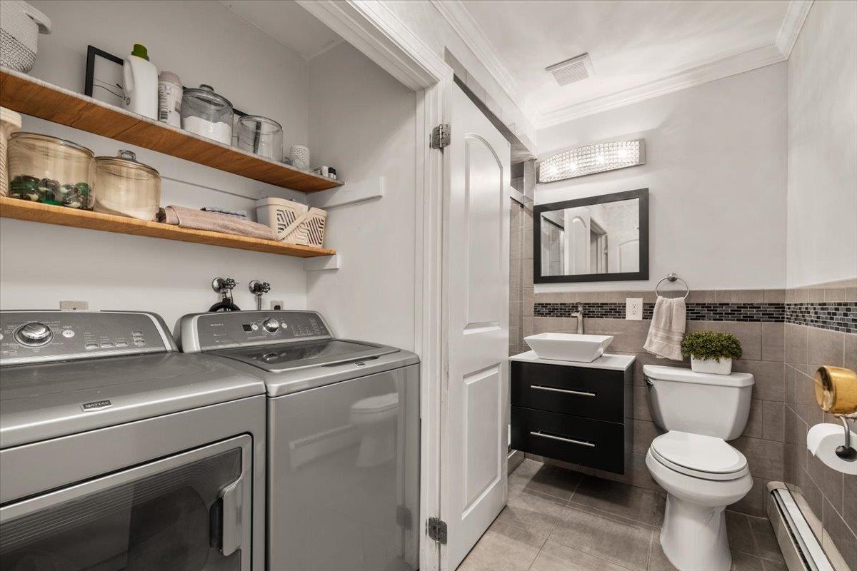 1138F Farm Road, Unit B Secaucus, NJ 07094 - Photo 13 of 20 a view of bathroom with a toilet sink and mirror