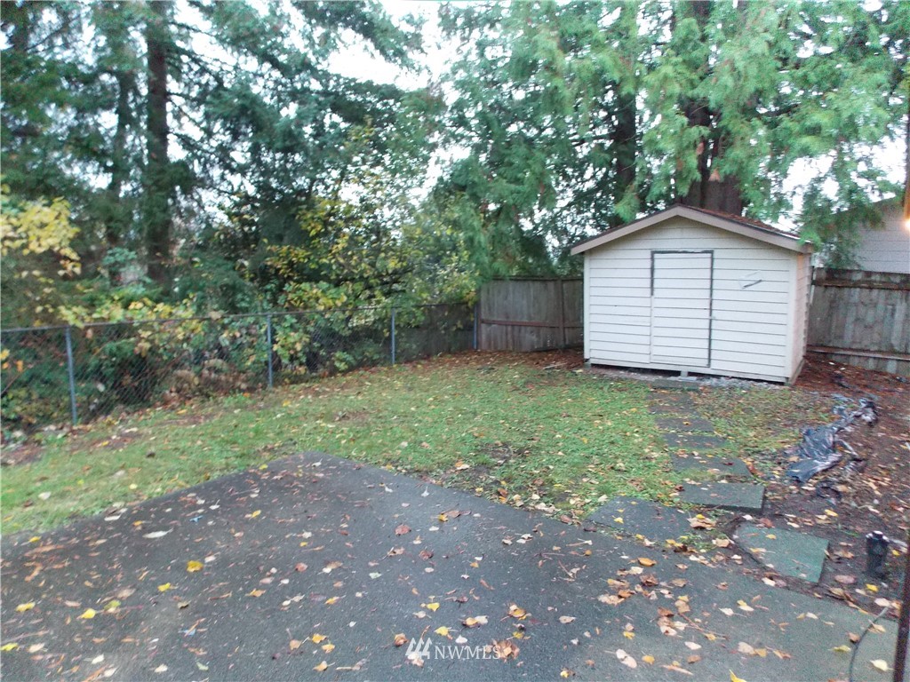 1908 Beacon Way Southeast Renton, WA 98058 - Photo 14 of 16 Gallery Image 14