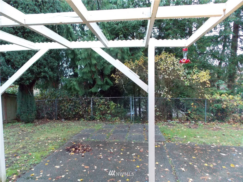 1908 Beacon Way Southeast Renton, WA 98058 - Photo 15 of 16 Gallery Image 15