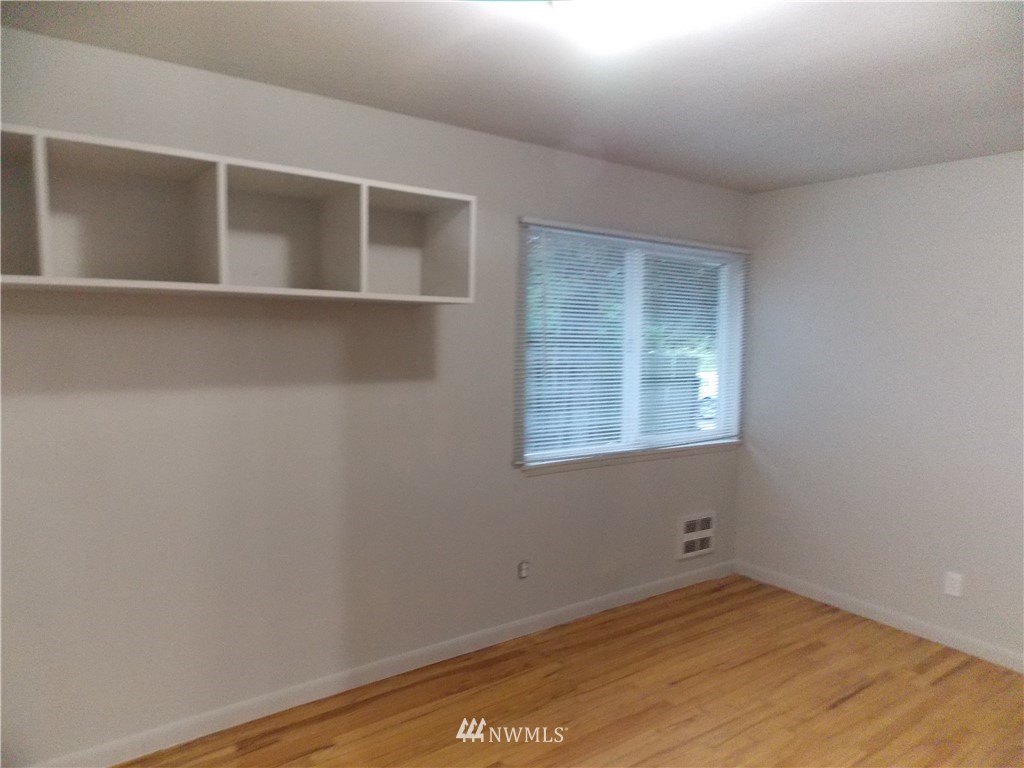 1908 Beacon Way Southeast Renton, WA 98058 - Photo 7 of 16 Gallery Image 7