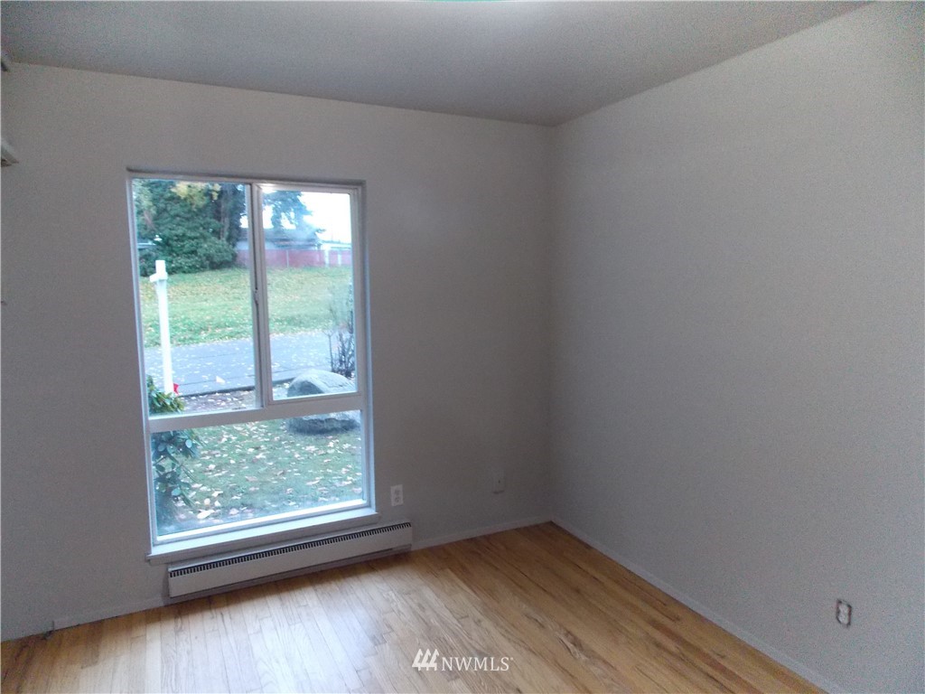 1908 Beacon Way Southeast Renton, WA 98058 - Photo 8 of 16 Gallery Image 8