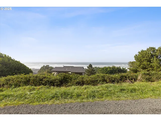 $289,000 | 6900 Northeast Neptune Drive, Lincoln City, OR 97367