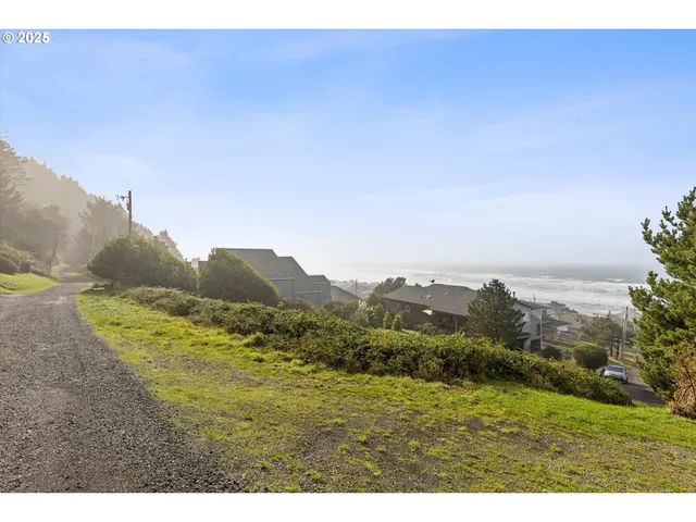 $289,000 | 6900 Northeast Neptune Drive, Lincoln City, OR 97367