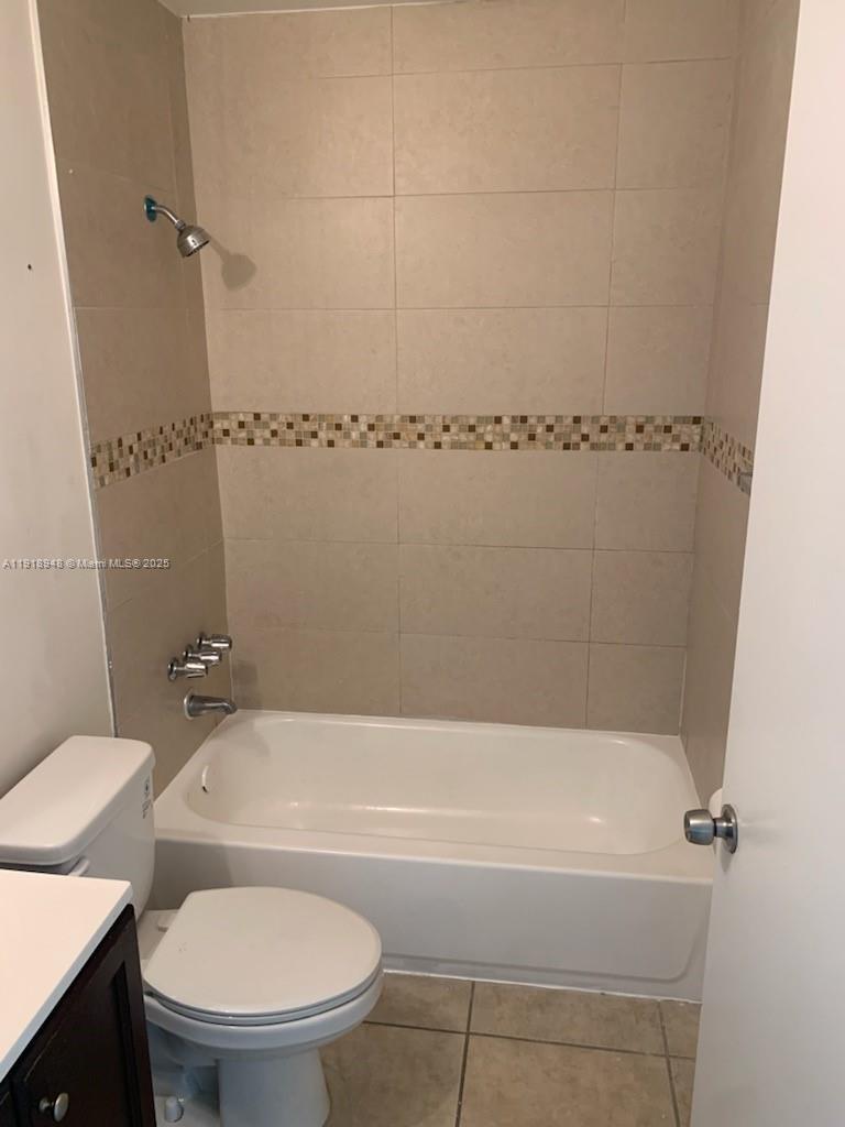 12309 Southwest 250th Street Homestead, FL 33032 - Photo 8 of 26 a bathroom with a toilet and a bathtub