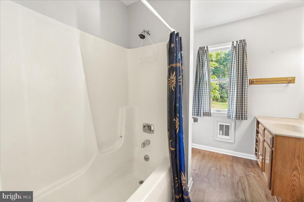 14008 Brown Road Smithsburg, MD 21783 - Photo 6 of 30 Full bathroom