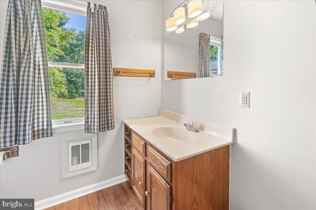 14008 Brown Road Smithsburg, MD 21783 - Photo 7 of 30 Full bathroom